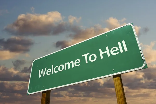 Добро пожаловать в ад зеленый дорожный знак — стоковое фото