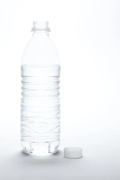 Пляшку води і Кап зображення — стокове фото