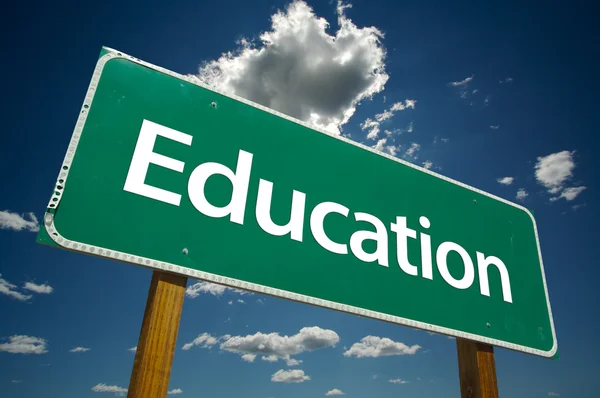 Education Green Road Sign — Stock Photo, Image