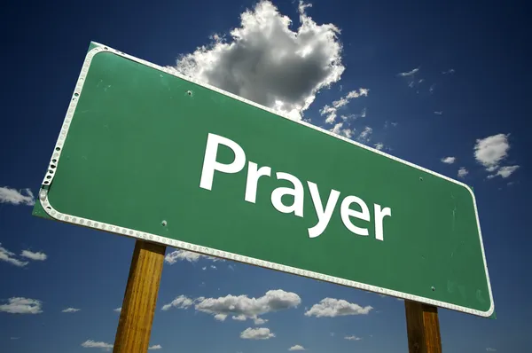 Modlitwa drogi zielony znak — Zdjęcie stockowe