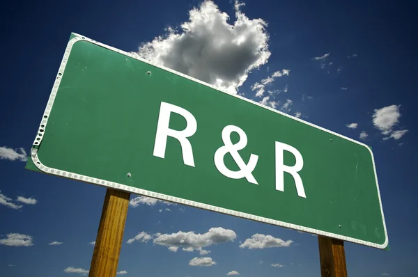 R and R Road Sign with dramatic clouds and sky. — Stock Photo, Image