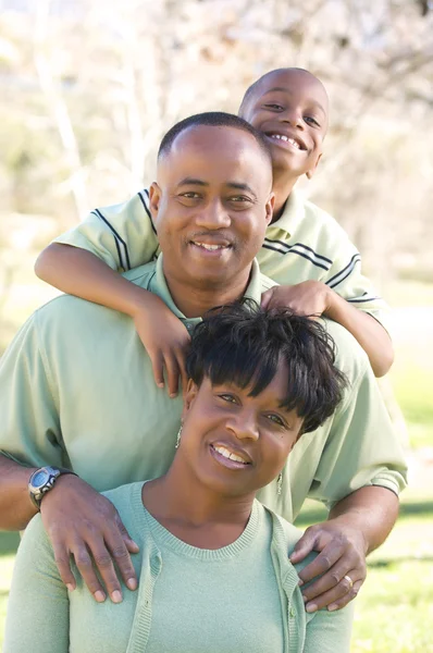 Família afro-americana feliz — Fotografia de Stock