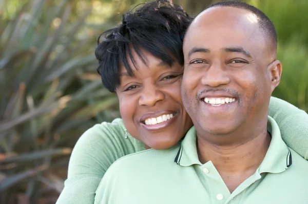 Sevgi Afrikalı-Amerikalı Çift — Stok fotoğraf