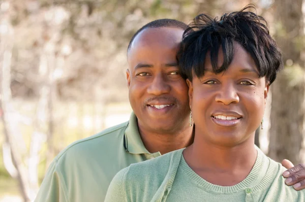Affectueux couple afro-américain — Photo