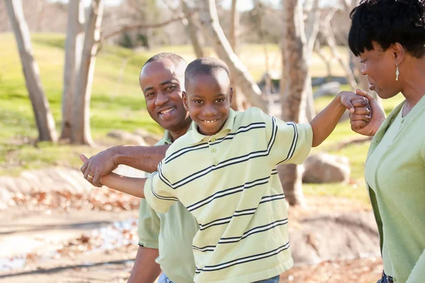 Gelukkige Afro-Amerikaanse familie — Stockfoto