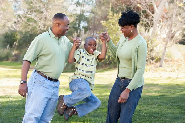 Lycklig amerikansk familj — Stockfoto