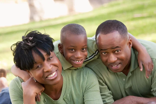 Familia afroamericana feliz —  Fotos de Stock