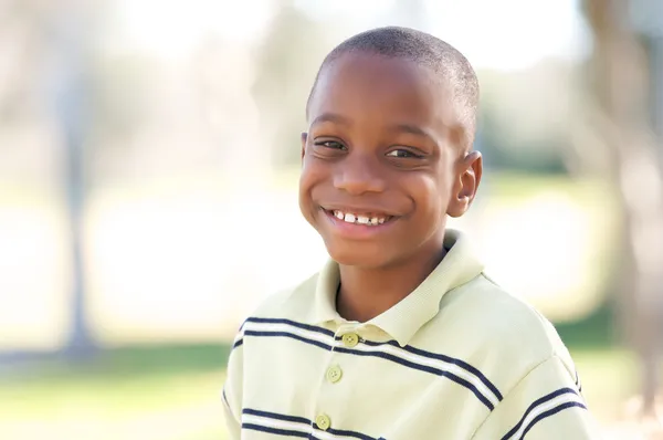 年轻的非洲裔美国男孩很开心 — 图库照片