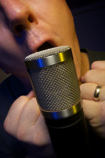 Vocalista & Microfone — Fotografia de Stock