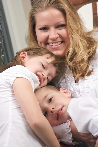 Mother and Children Enjoying a Moment — Stock Photo, Image