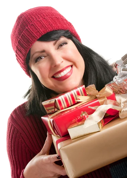 Brunetka kobieta trzyma świątecznych prezentów — Zdjęcie stockowe