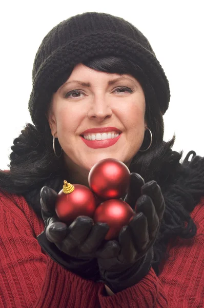 Aantrekkelijke vrouw met rode ornamenten — Stockfoto