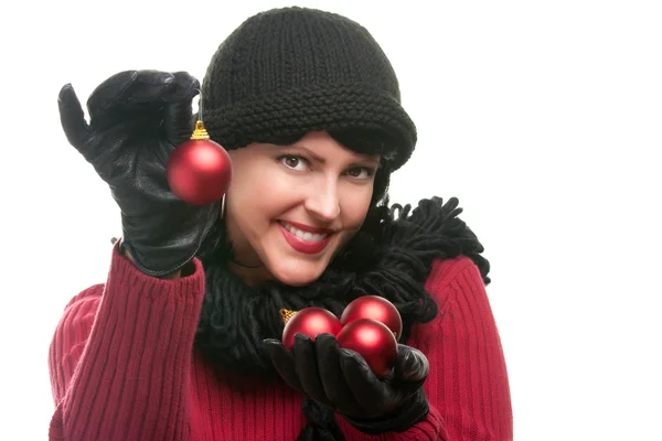 Привлекательная женщина с рождественскими украшениями — стоковое фото
