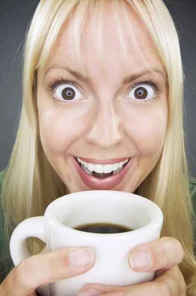 Beautiful Woman Enjoys Coffee — Stock Photo, Image