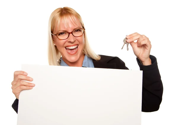 Pretty Woman Holding Keys and Blank Sign — Stock Photo, Image