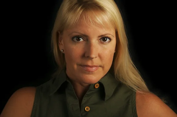 Atrakcyjny blond włosach, brown eyed kobieta — Zdjęcie stockowe