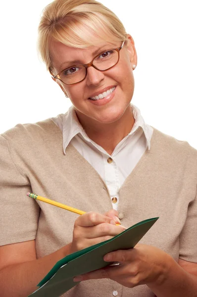 Красивая женщина с карандашом и папкой — стоковое фото