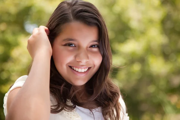 Roztomilý šťastný hispánský dívka — Stock fotografie