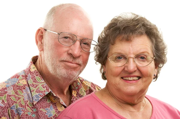 Lyckliga äldre par pose för ett porträtt — Stockfoto
