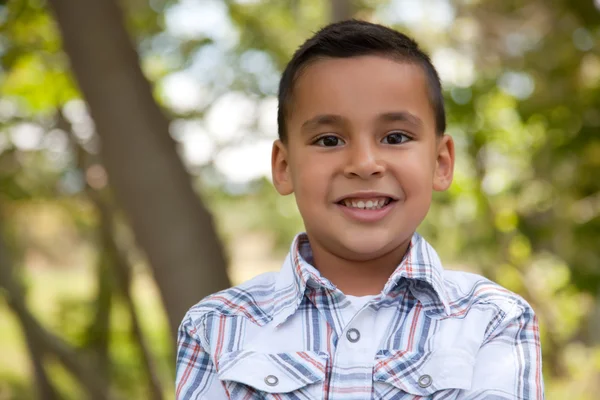Knappe jonge Latino jongen plezier — Stockfoto