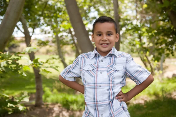 Stilig ung spansktalande pojke har roligt jag — Stockfoto