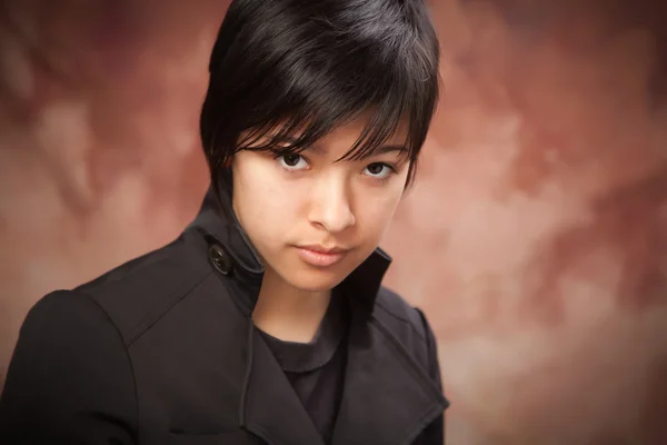 Έφηβος πολυεθνικής θηλυκό σε στούντιο — Φωτογραφία Αρχείου