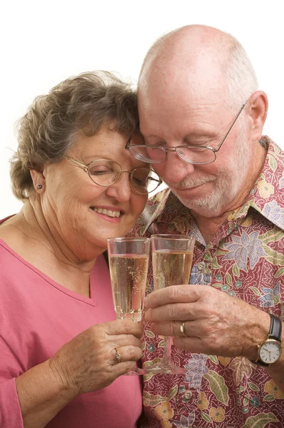 Feliz pareja de ancianos tostadas — Foto de Stock