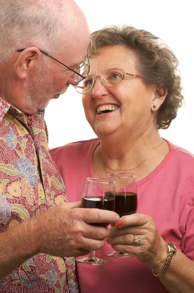 Heureux couple senior griller du vin — Photo