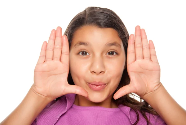 西班牙裔女孩构筑脸用的手 — 图库照片