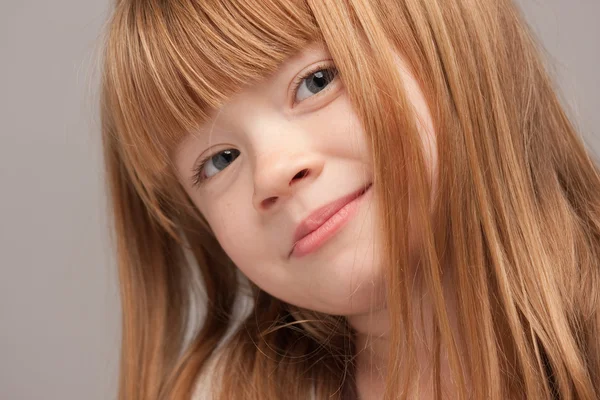 可爱的红头发女孩的肖像 — 图库照片