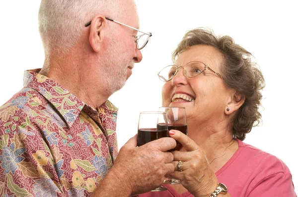 Şarap toasting kıdemli mutlu çift — Stok fotoğraf
