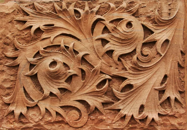 Kunstvolle Wandsteinschnitzerei — Stockfoto