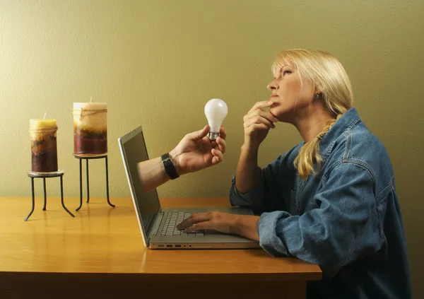 Lightbulb Coming Out of Screen to Woman — Stock Photo, Image