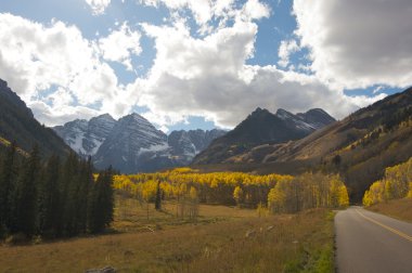 Road to Maroon Bells and Maroon Lake in Aspen Co clipart