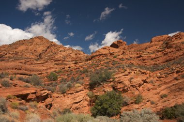 utah kırmızı kayalar dramatik mavi gökyüzü ile