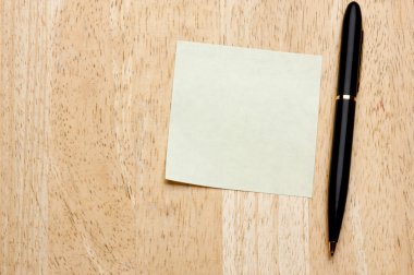 kalem ve Not pad karşı ahşap sonrası