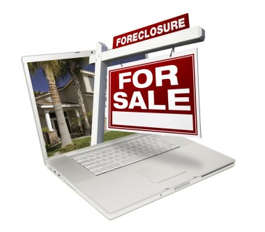 Foreclosure Emlak işaret üstünde laptop