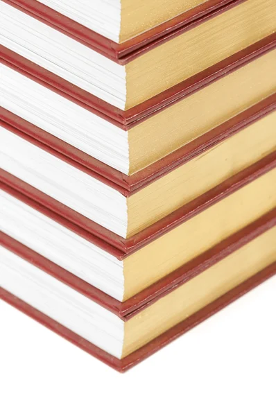 กองหนังสือที่แยกกันบนสีขาว — ภาพถ่ายสต็อก