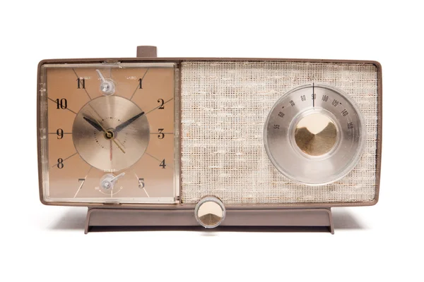 孤立在白色的老式时钟收音机 — 图库照片