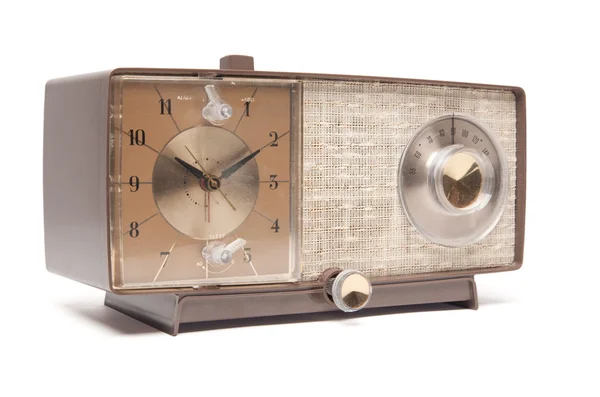 Vintage saatli radyo izole, sağ — Stok fotoğraf