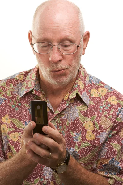 Idősebb ember használ sejt telefon, fehér — Stock Fotó