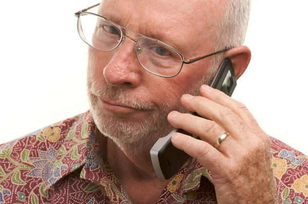 Senior man met mobiele telefoon — Stockfoto