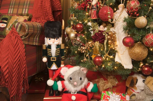 Schiaccianoci e decorazioni natalizie — Foto Stock