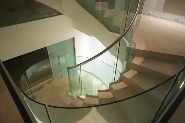 Majestatyczny spiralne schody streszczenie — Zdjęcie stockowe