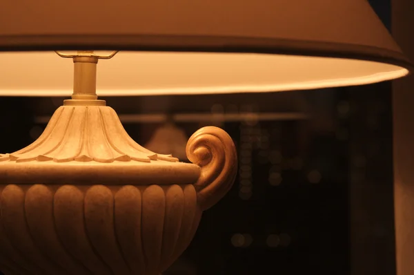 Декоративная настольная лампа — стоковое фото