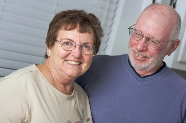 Feliz adulto mayor pareja retrato —  Fotos de Stock
