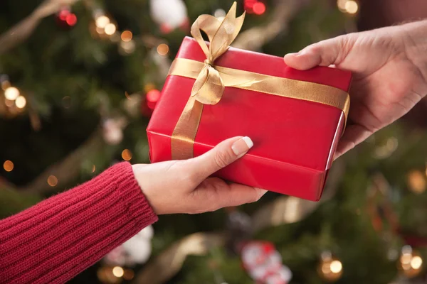 Man and Woman Exchange Red Gift — Stock Photo, Image
