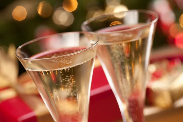 Flautas y luces de champán espumosas — Foto de Stock