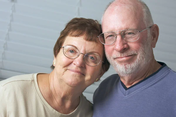 Glückliche Senioren erwachsenes Paar Portrait — Stockfoto