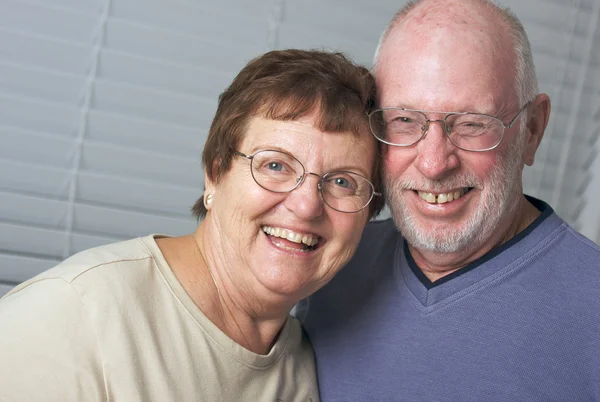 Gelukkige senior volwassen paar portret — Stockfoto
